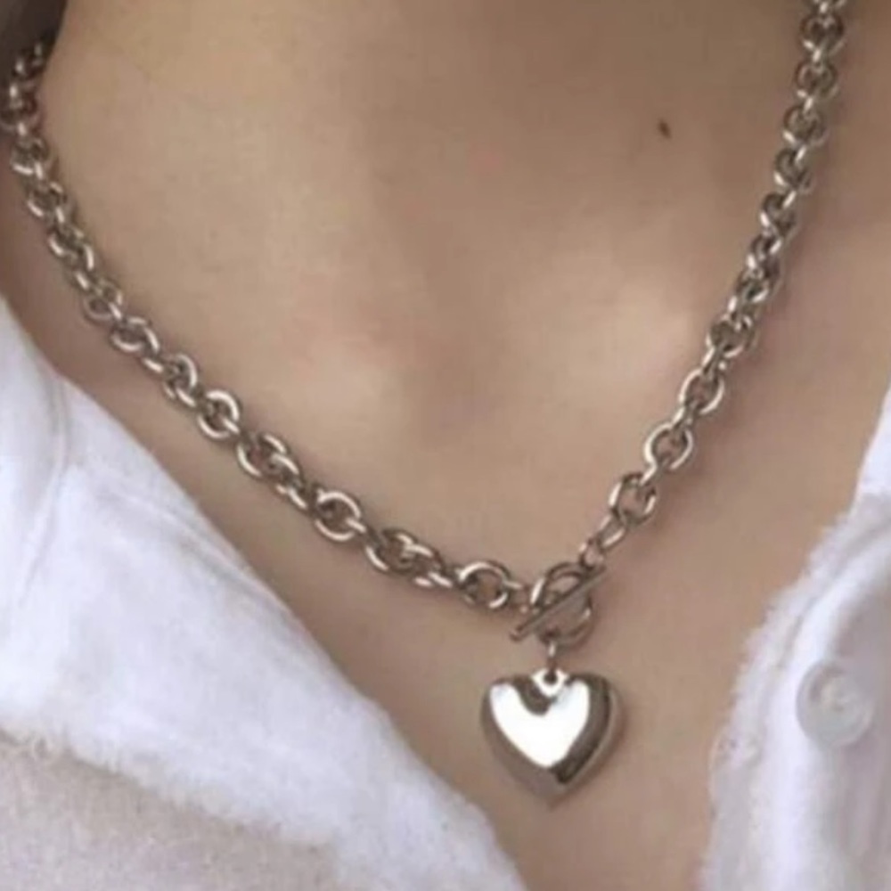 Heart chain toggle chunky necklace